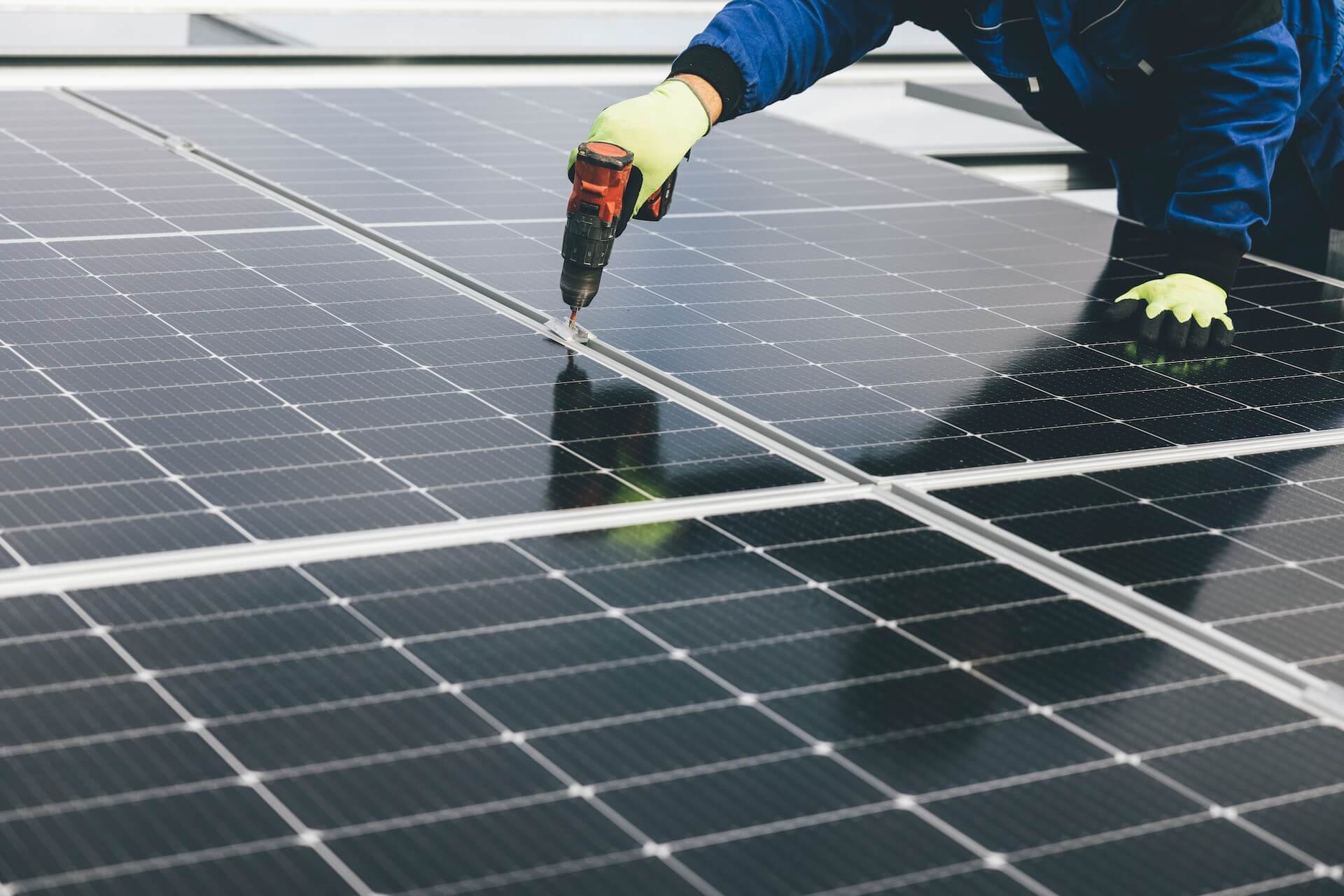 Residentiële installaties zonnepanelen vallen fors terug