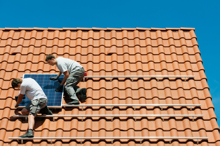 Zonnepanelen: is dag- en nachttarief nu voordeliger?