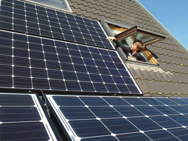 Thuisbatterij versus zonnepanelen: dit moet je weten